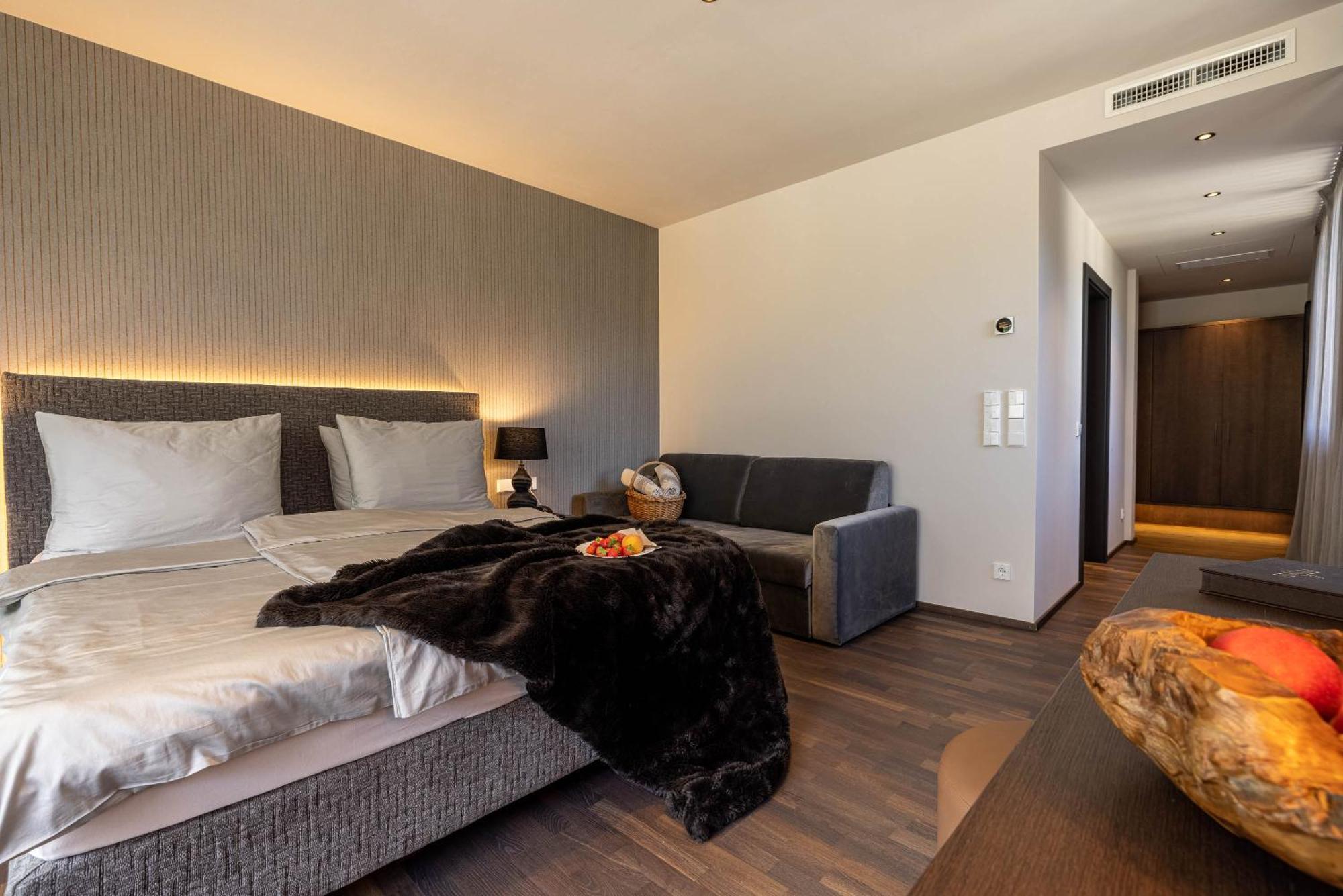 Hotel Finkenhof - Feel At Home Schenna Ngoại thất bức ảnh